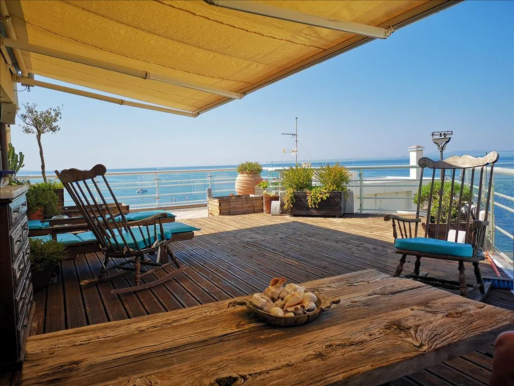 Apartment 205 m² in Athens