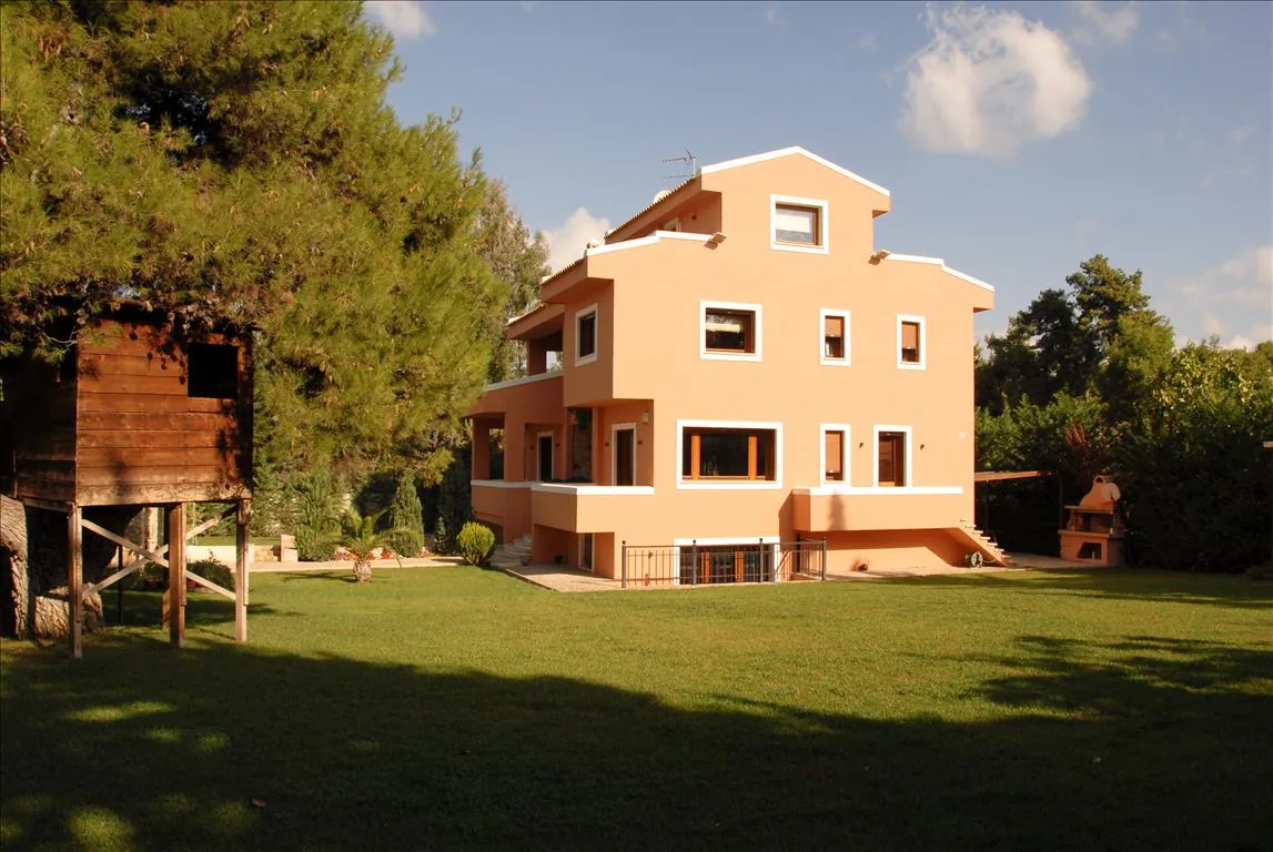 Villa 350 m² in Athens