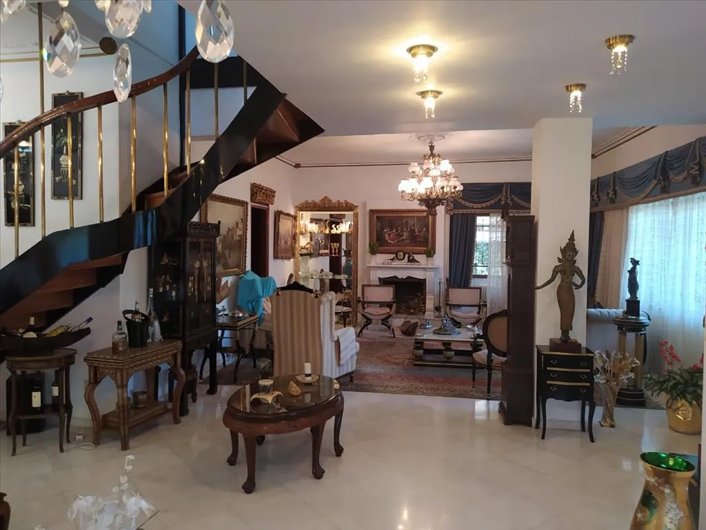 Villa 640 m² in Athens