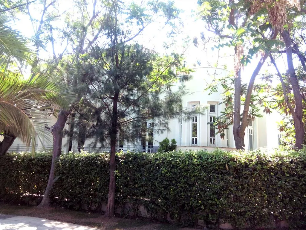 Villa 640 m² in Athens