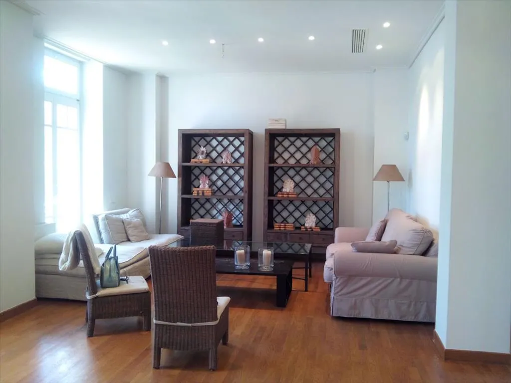 Villa 640 m² in Athens - 3
