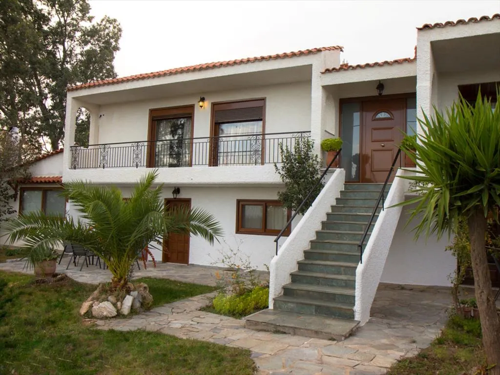 Villa 360 m² in Attica