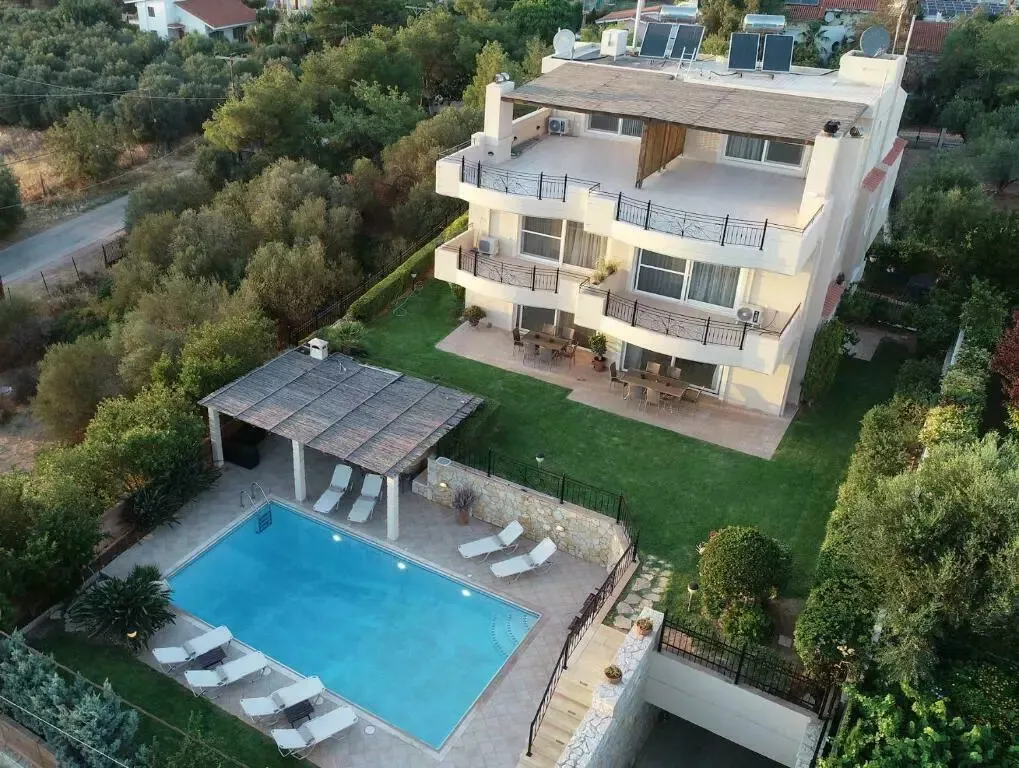 Villa 680 m² in Attica