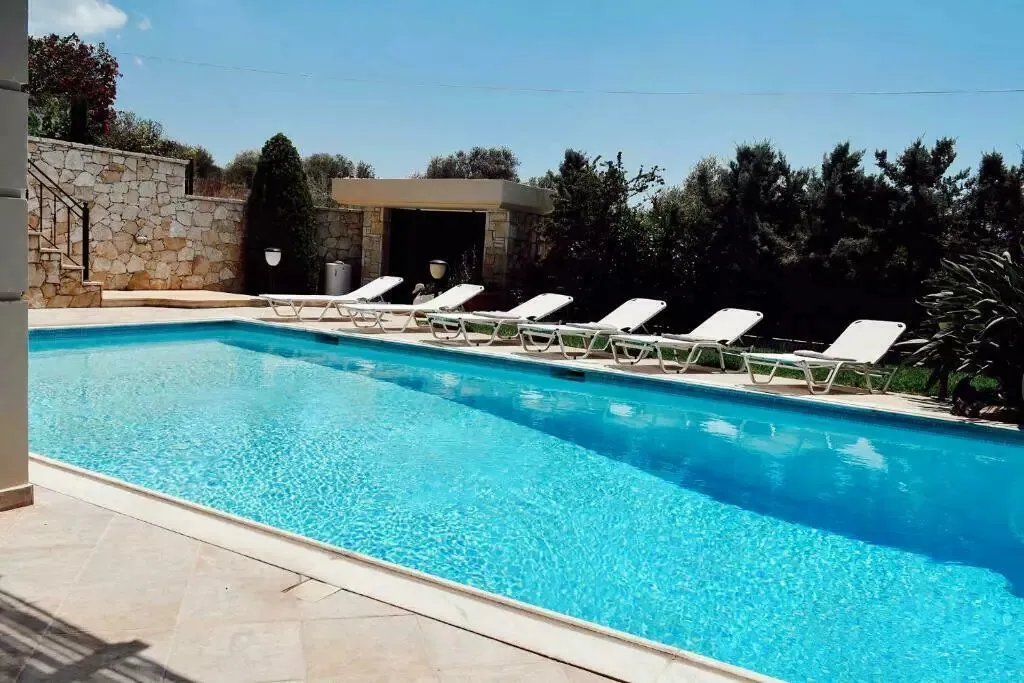 Villa 680 m² in Attica - 3