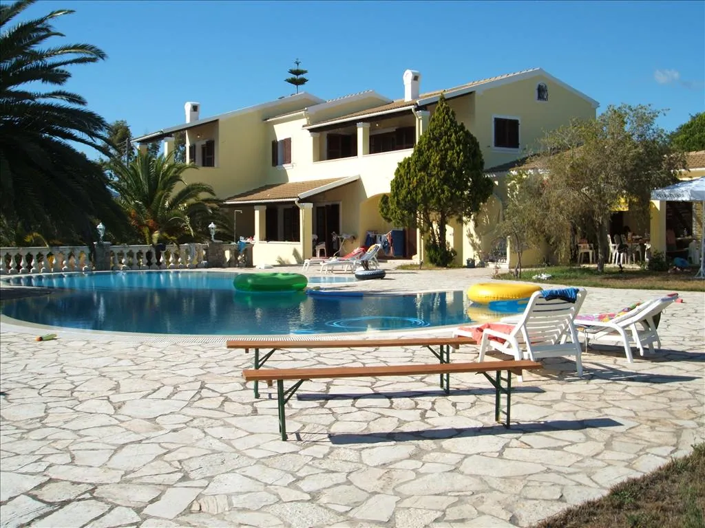 Villa 360 m² in Corfu
