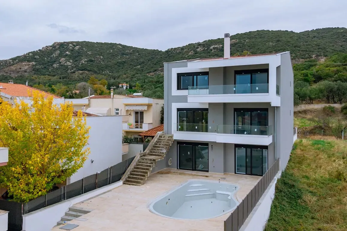 Villa 350 m² in Kavala suburbs - 2