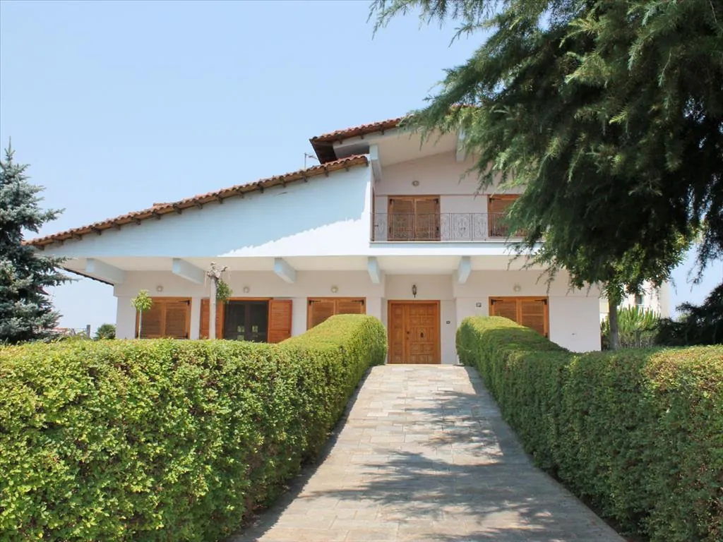Villa 450 m² in Olympic Riviera - 2