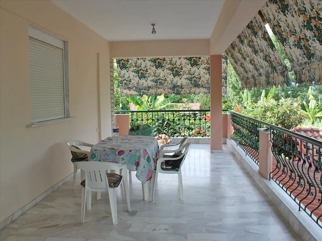 Villa 300 m² in Olympic Riviera