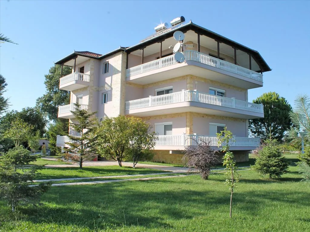 Villa 670 m² in Olympic Riviera - 2