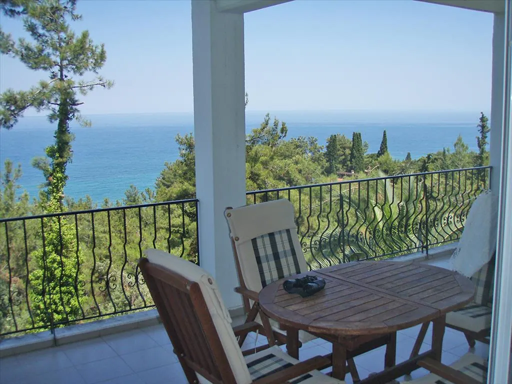 Villa 452 m² in Olympic Riviera