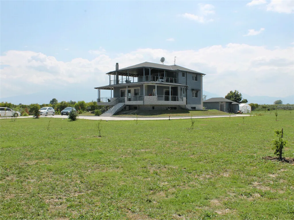 Villa 360 m² in Olympic Riviera