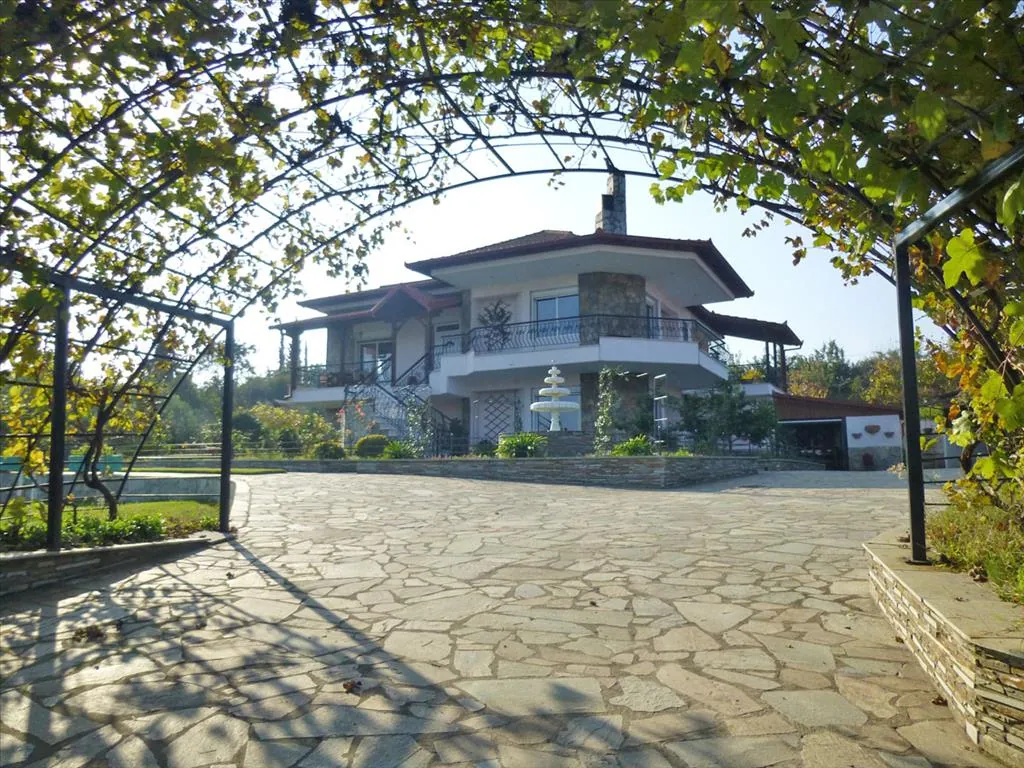 Villa 300 m² in Olympic Riviera