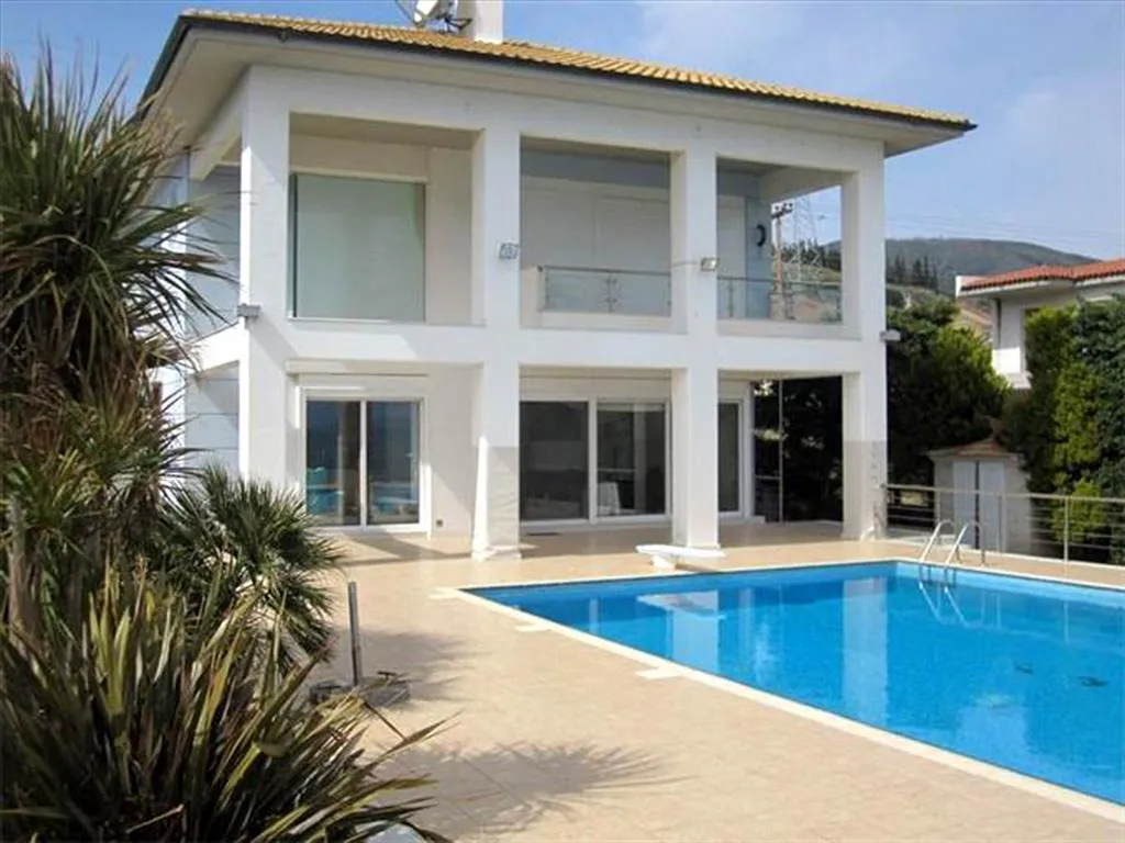 Villa 450 m² in Peloponnese