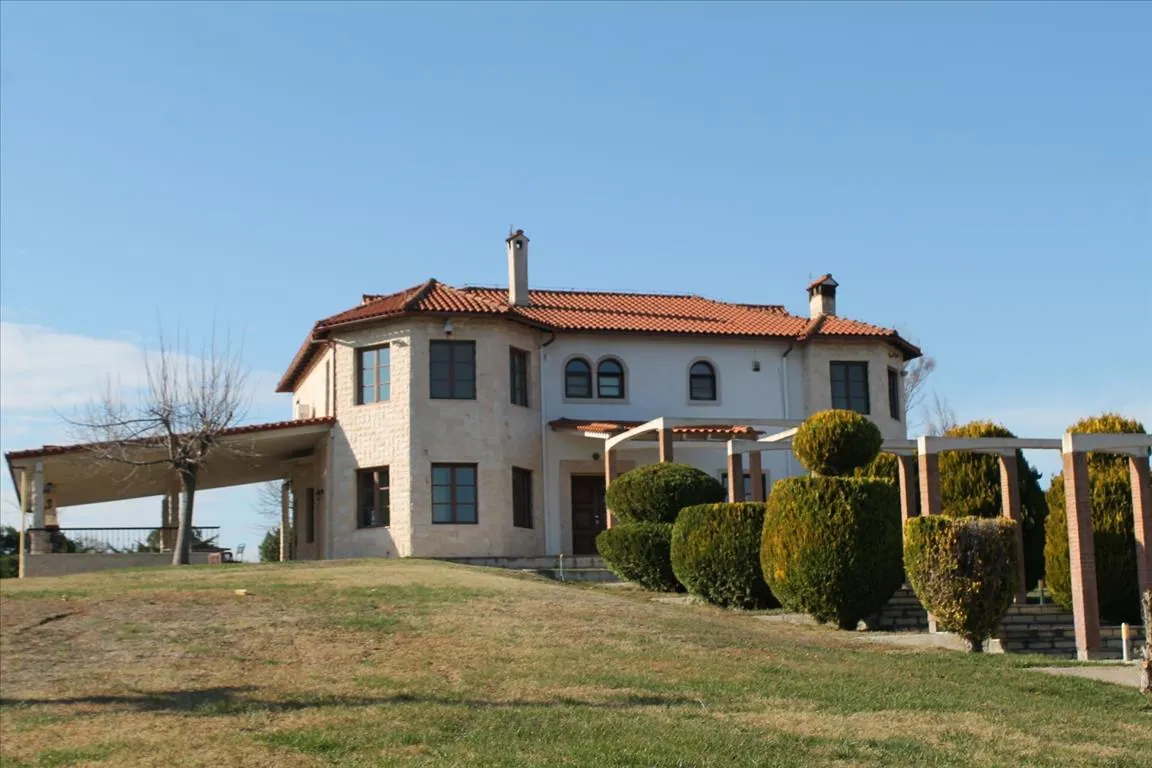 Villa 550 m² in Thessaloniki suburbs