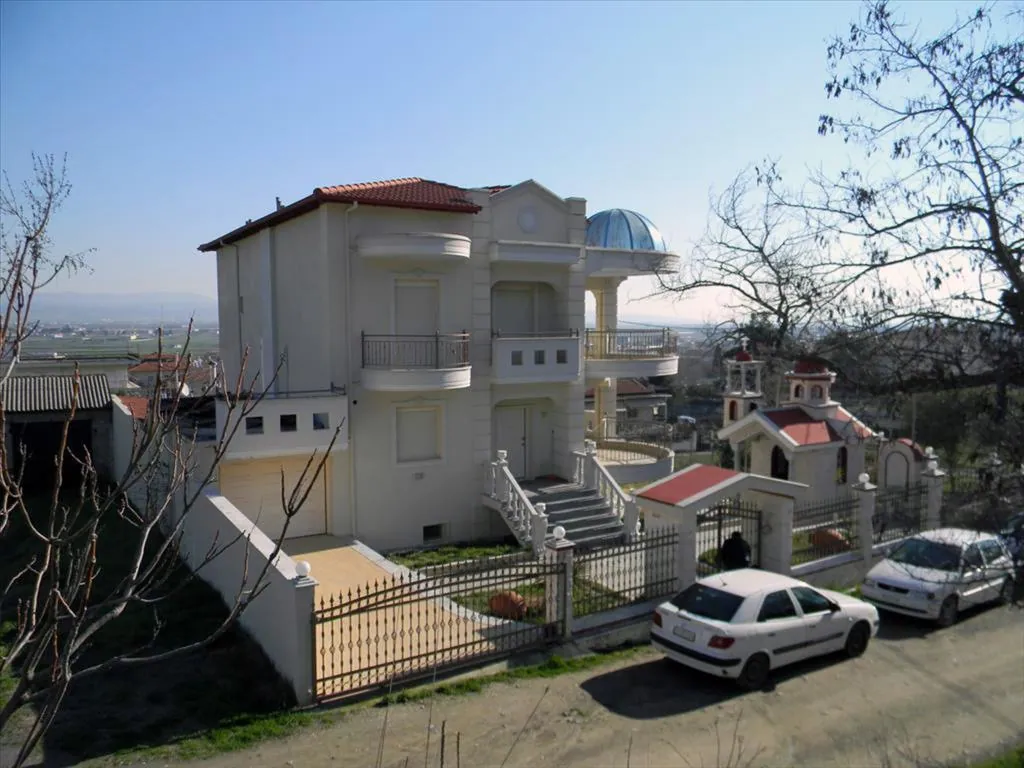 Villa 380 m² in Thessaloniki suburbs