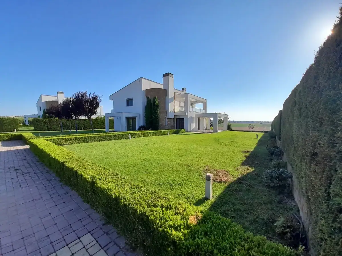 Villa 410 m² in Thessaloniki suburbs