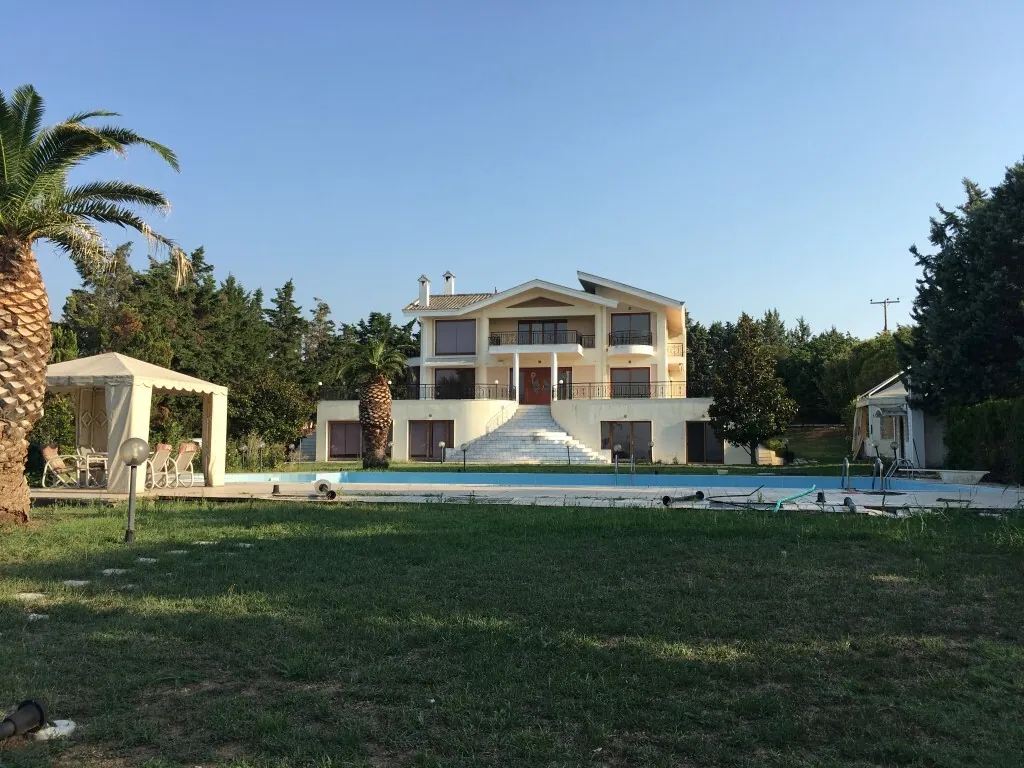 Villa 1050 m² in Thessaloniki suburbs