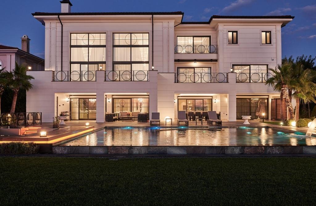 7+2 mansion with a pool in Alkent 2000