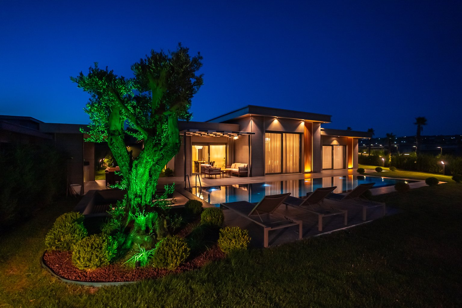 Detached villas with pools in Büyükçekmece - 4