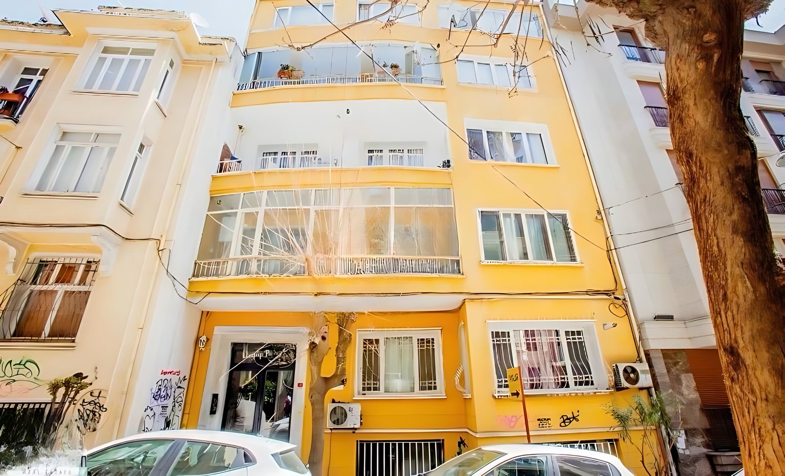 Apartment with a Bosphorus panorama in Cihangir