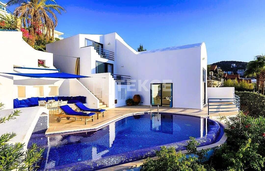 Seafront villa with a pool in Kalkan - 2