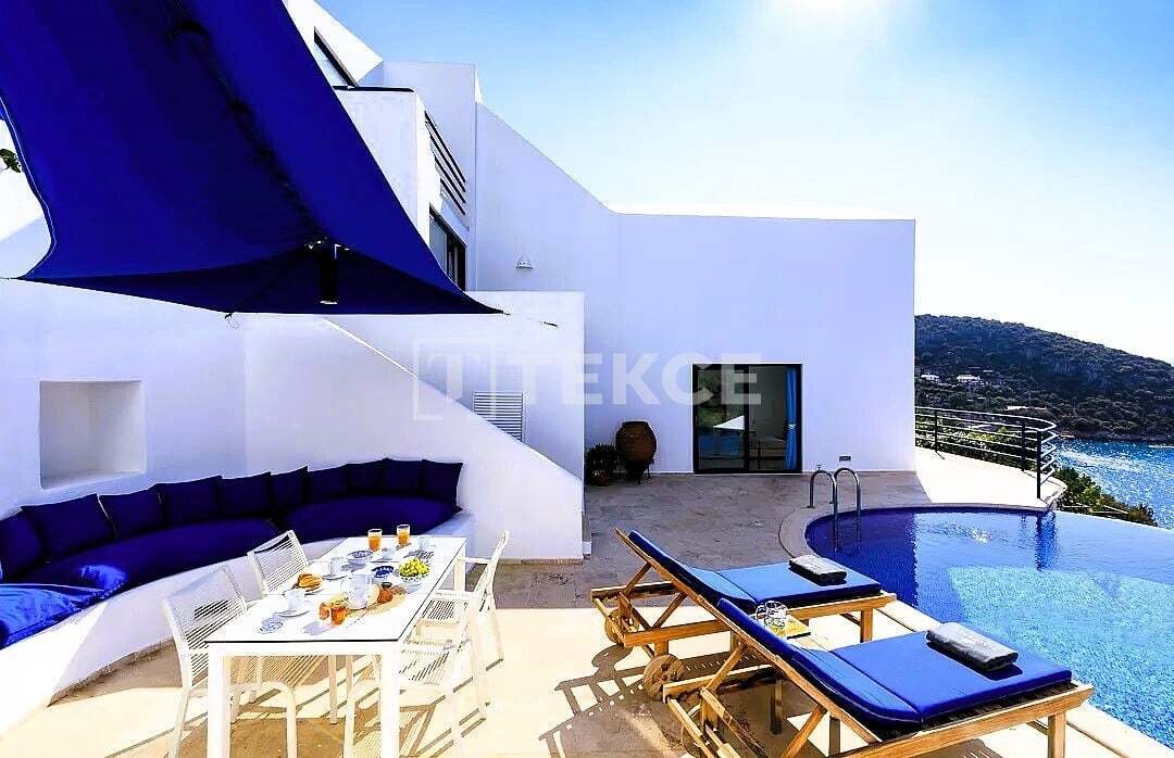 Seafront villa with a pool in Kalkan - 3