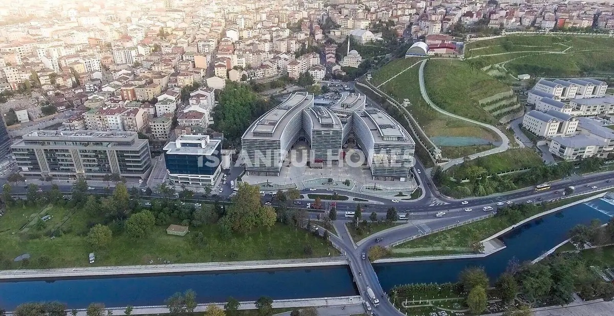 Commercial property 61 m² in Istanbul
