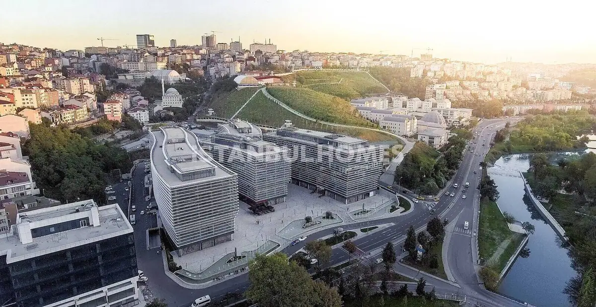 Commercial property 61 m² in Istanbul - 3