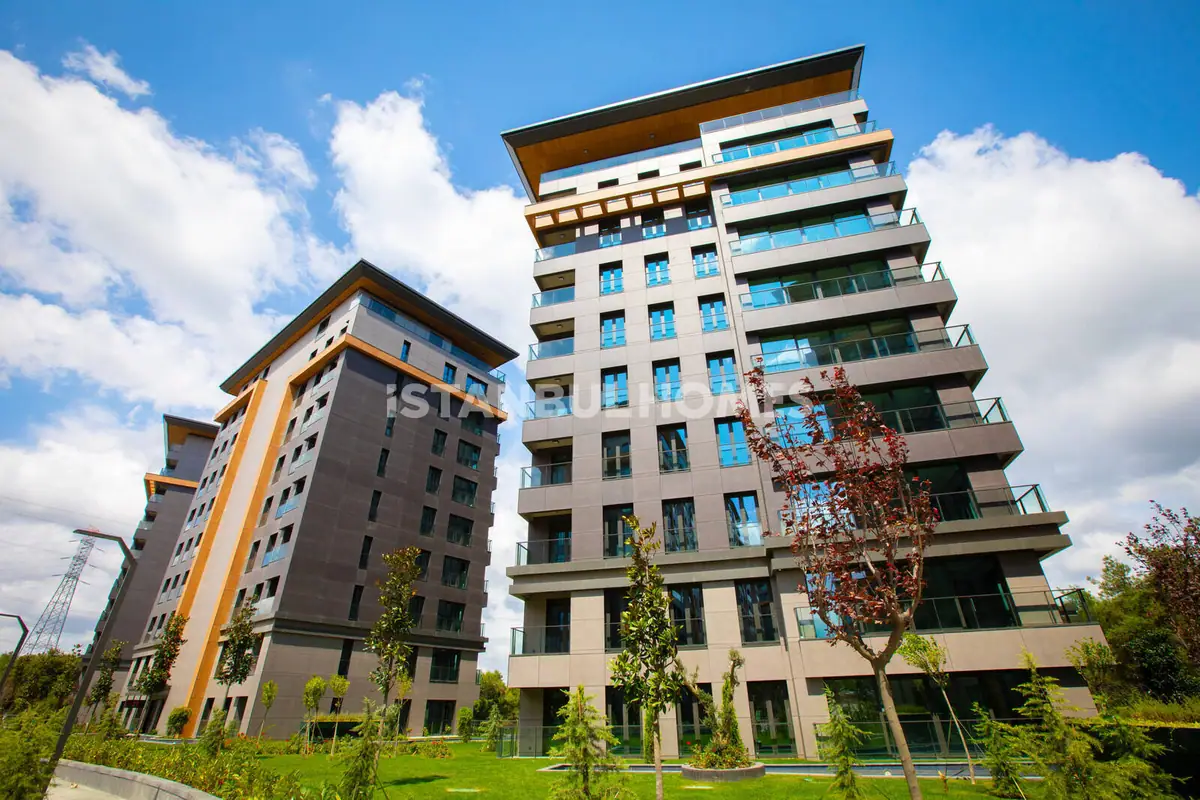 Commercial property 133 m² in Istanbul - 2